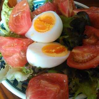 リーフレタスと卵、トマトサラダ